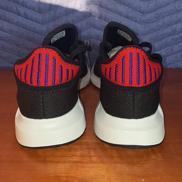 Adidas Swift Run - Picture 3 of 5